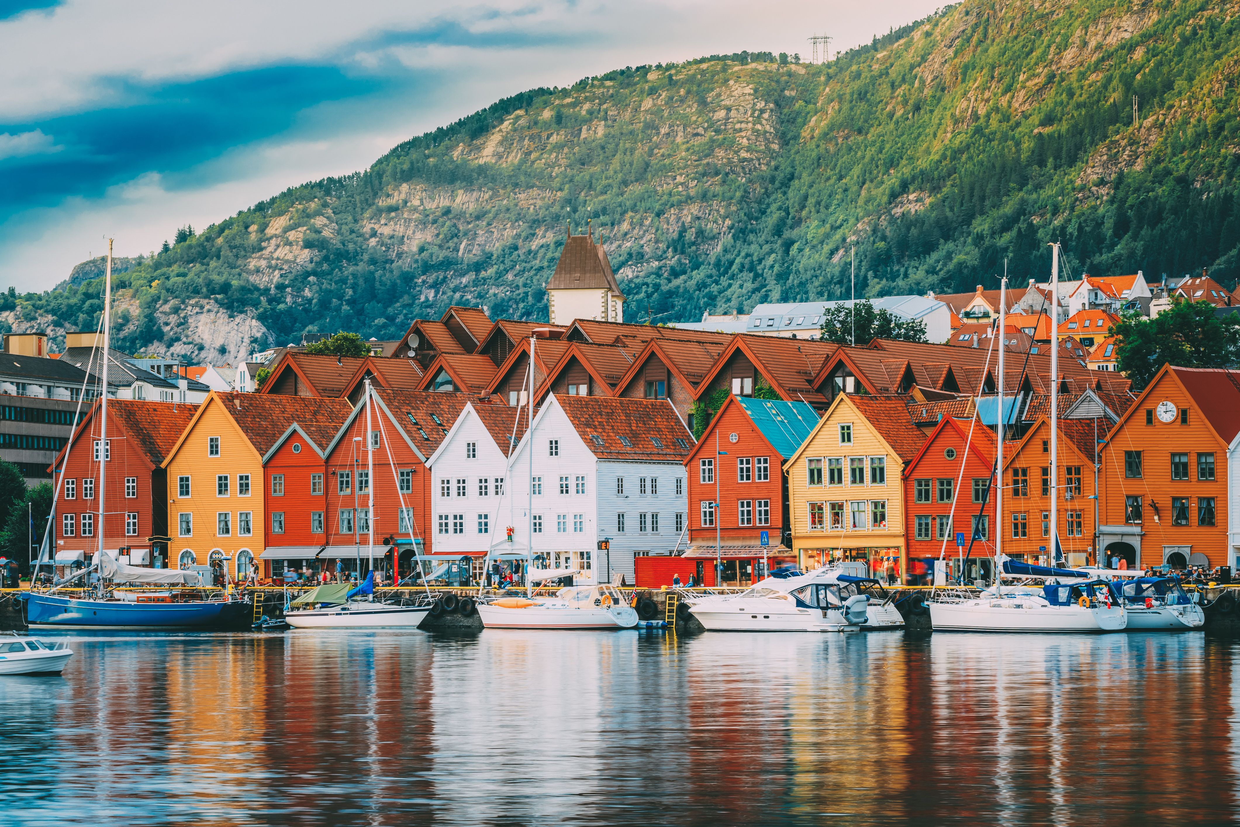 Fargerike hus på Bryggen i Bergen