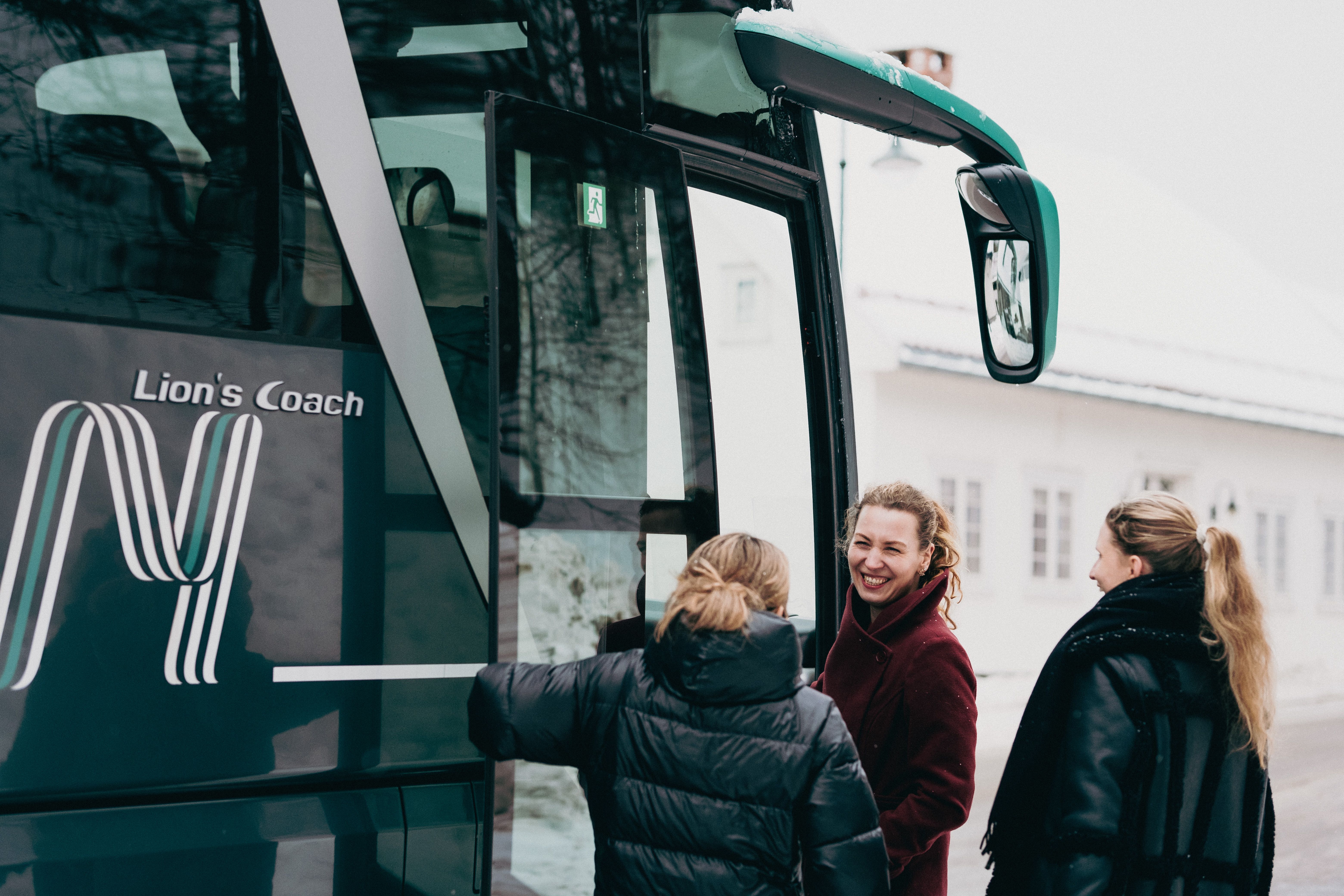 A Vy bus parked outside a hotel.