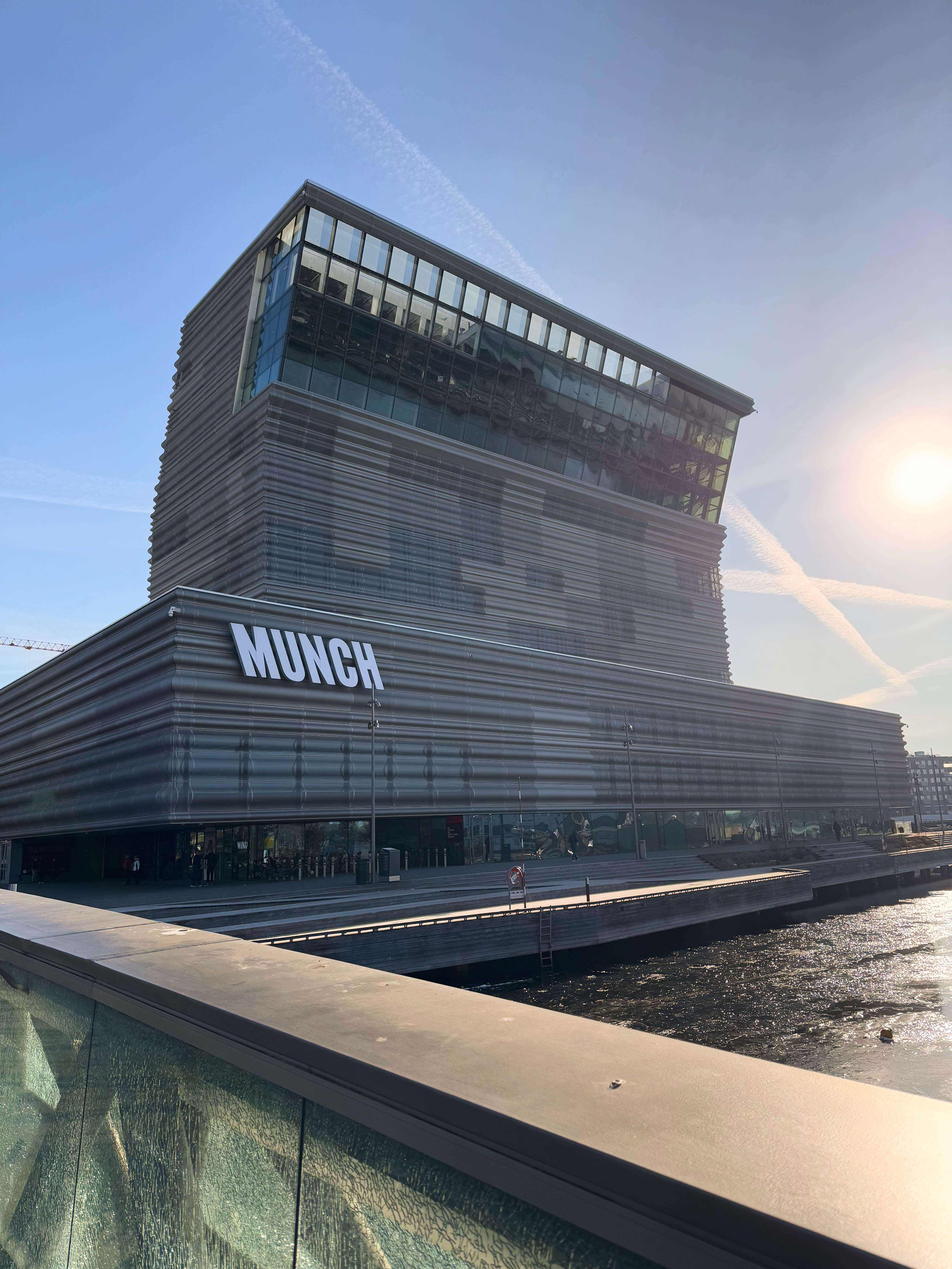 Munchmuseet i Bjørvika på dagtid.