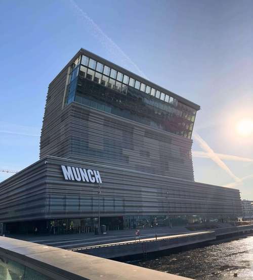 Munchmuseet i Bjørvika på dagtid.