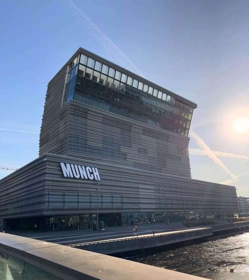 Munchmuseet i Bjørvika på dagtid.