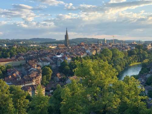 Bilde av Bern sett fra en høyde.