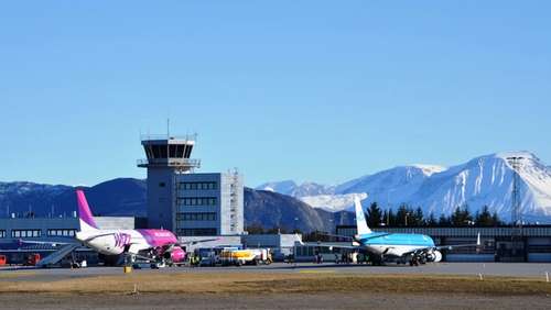 Fly ved flyplassen i Ålesund, Ålesund Lufthavn Vigra