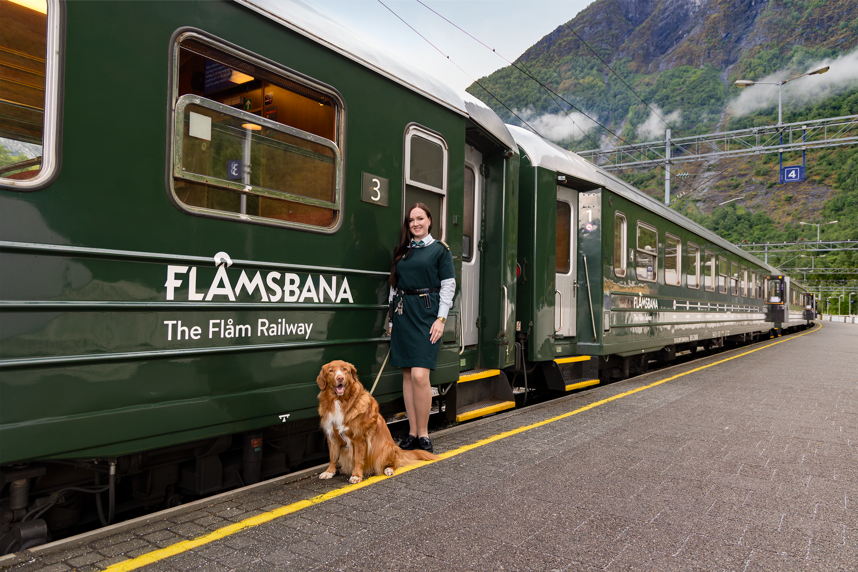 Kvinne med hund i Flåm