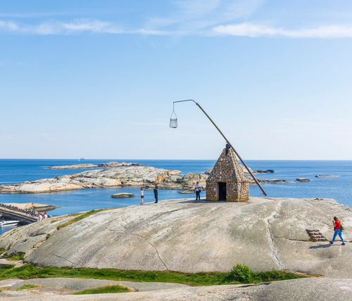 Tilting lantern on a rocks at World's End.