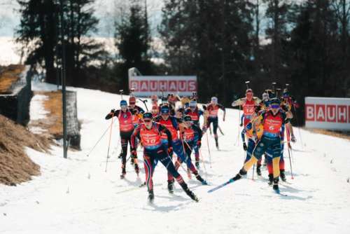 Skiskyttere i skiløype