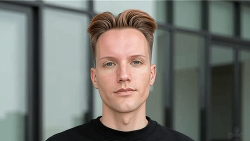 Bilde av en mann med svart genser.
