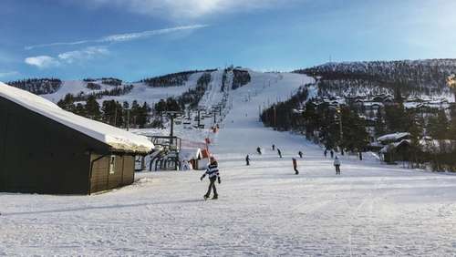 Skibakker og skiheis på Geilolia skisenter i Vestlia i vinterferien