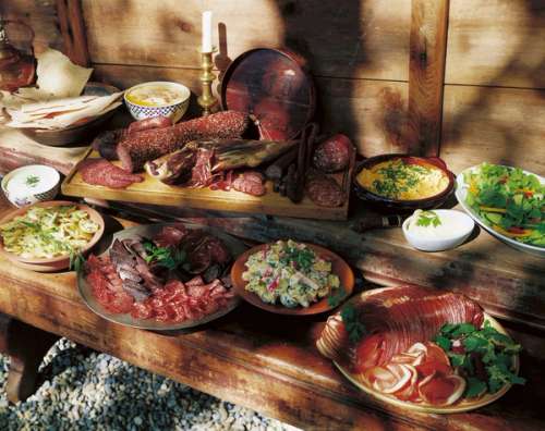 Plates with cured hams