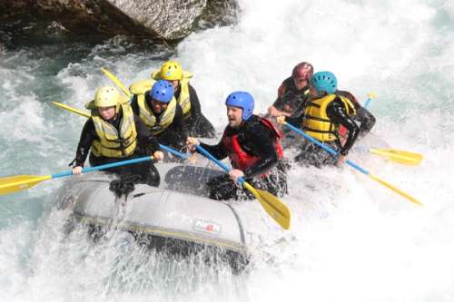6 people in a rafting boat