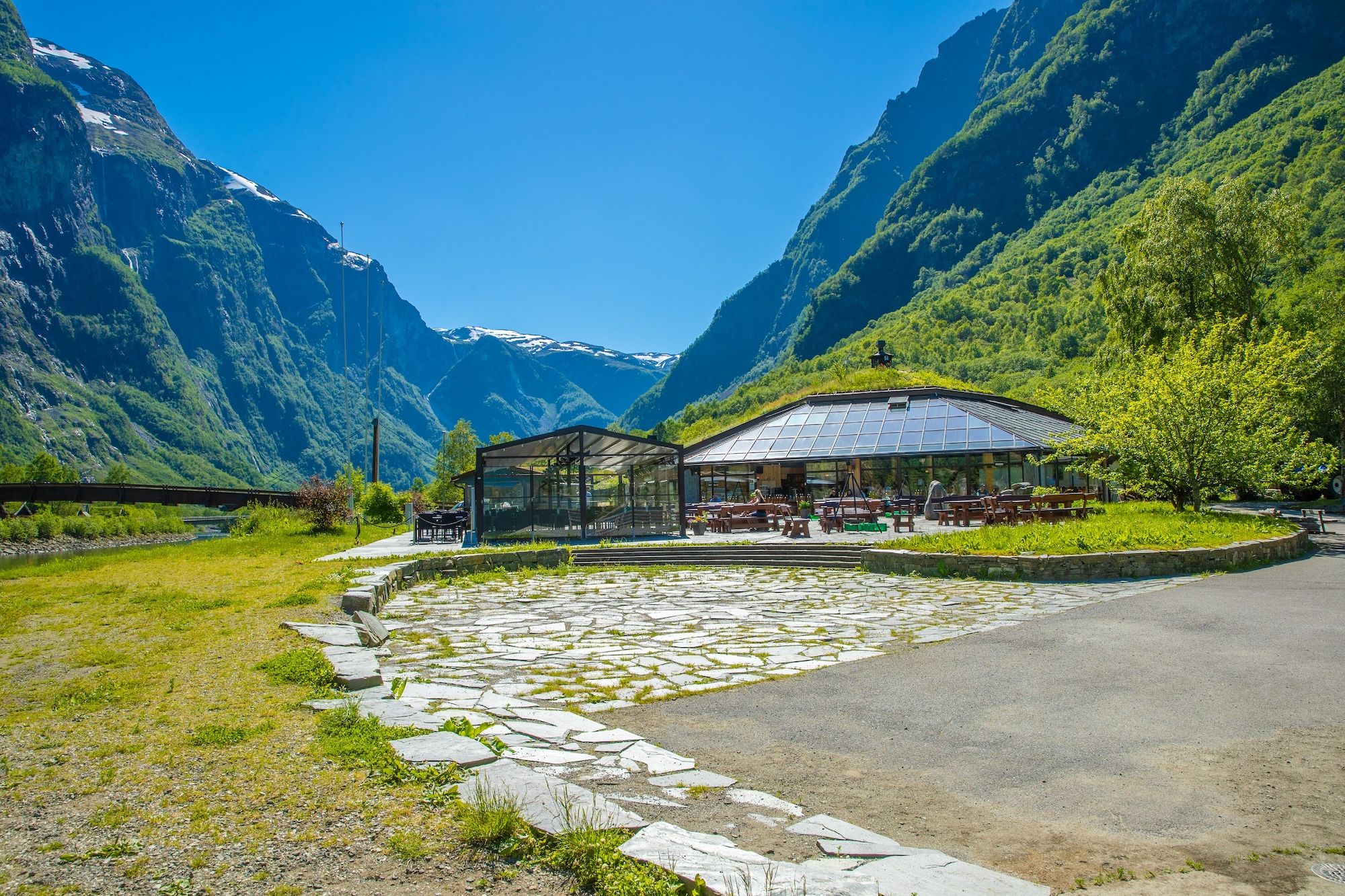 Hotel near green mountains.