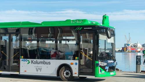 Green selv-driving bus.