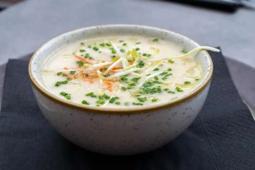 Skål med fiskesuppe