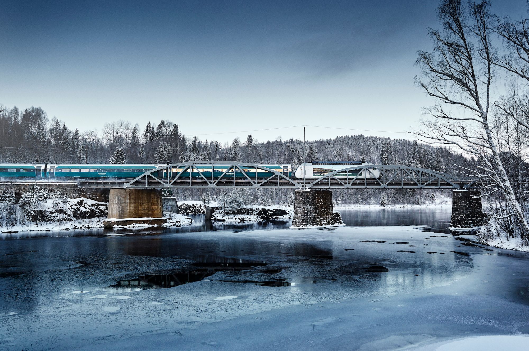 Bergensbanen kjører over islagt vann