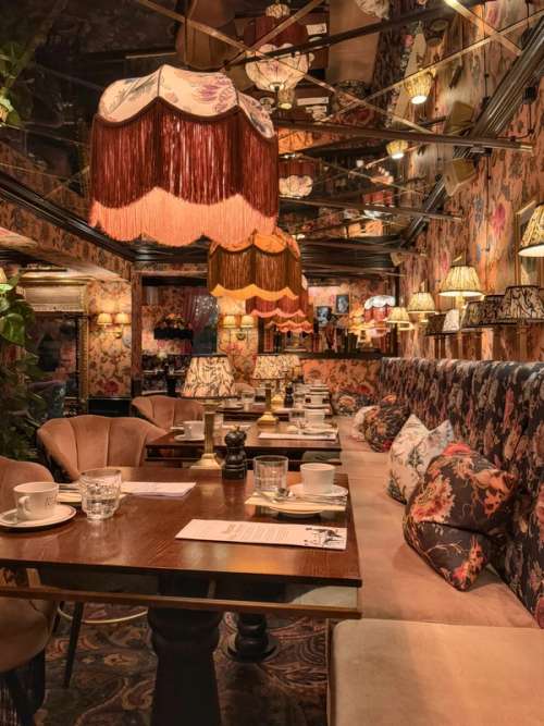 Hotel breakfastroom