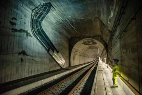 Tunnel and worker in the new tunnel section that the Follo Line is part of.
