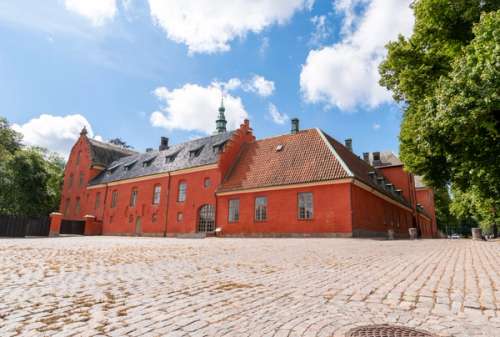 Halmstad slott i orange tegel