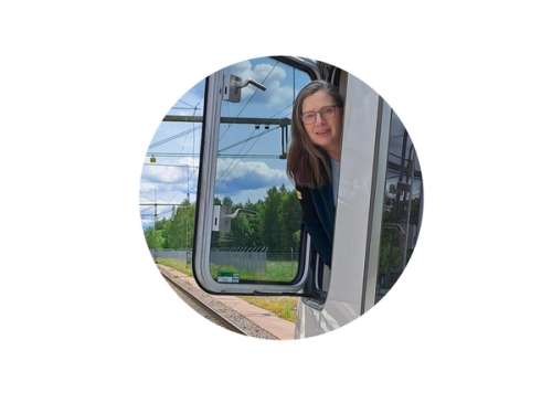 Siv lokförare på Vy Tåg i ett värmlandståg