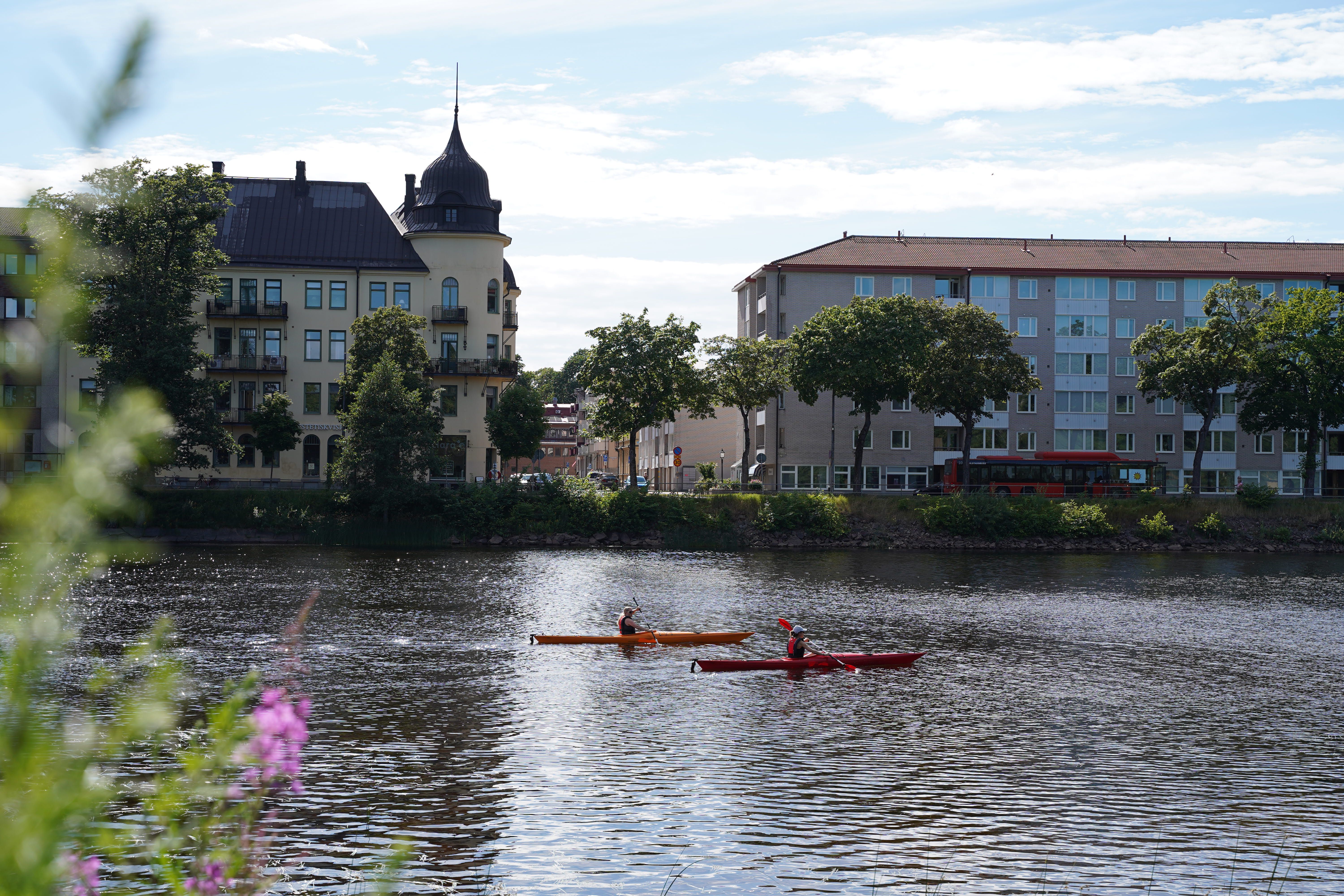 Two people canoeing on the Klarälven River in Karlstad