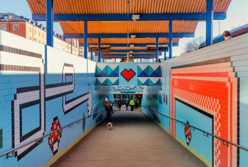 Tunnelbana i Stockholm med pixelkonst